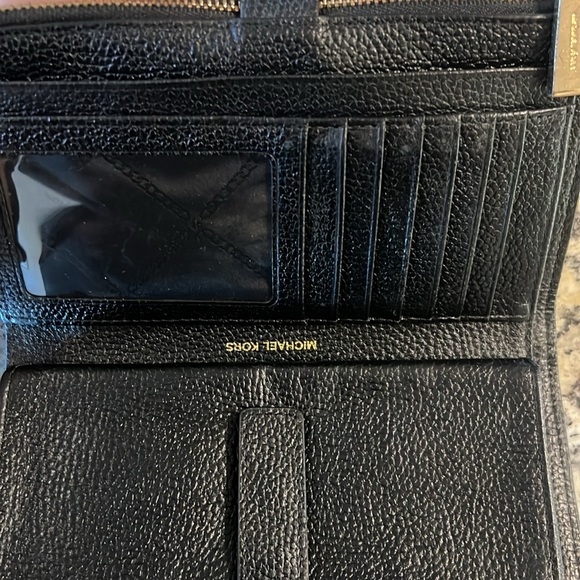 Michael Kors wallet/wristlet, full leather, black and gold - Picture 3 of 6